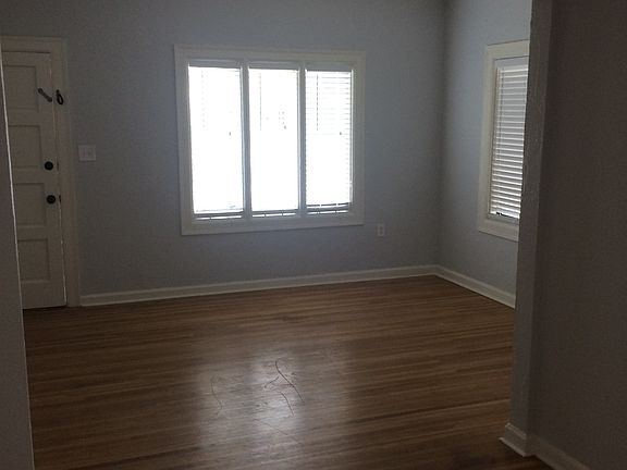 3rd image of 1819 N Laurel Ave