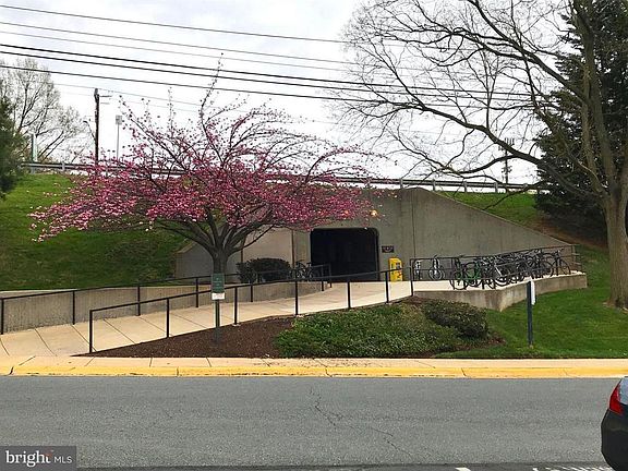 3rd image of 10444 Rockville