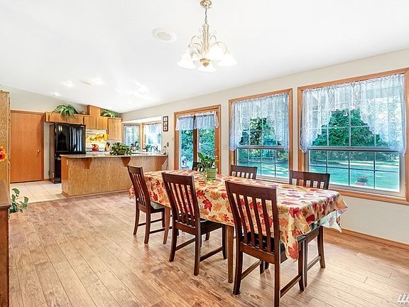 5th image of 7111 Lovely Ln NE
