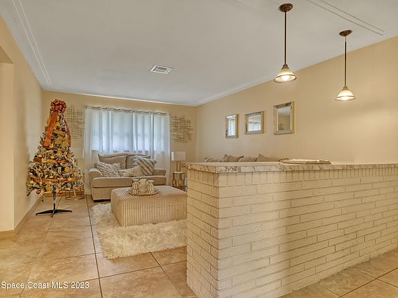 3rd image of 4065 Calendula Ave