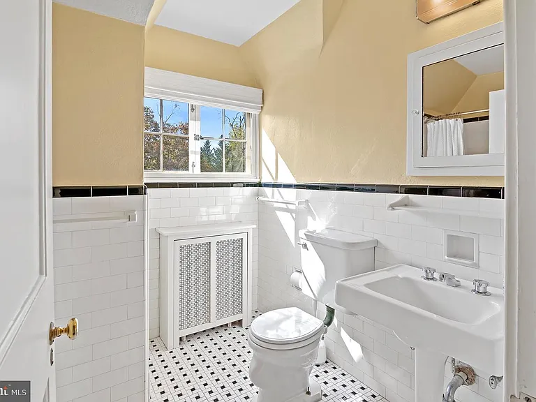 7704 Crossland Rd — Photo 42