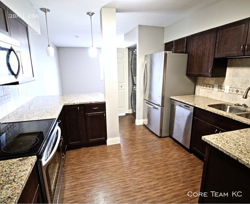 2nd image of 4339 Roanoke Pkwy #303