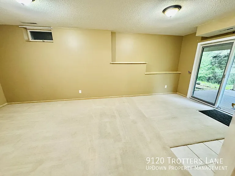 9120 Trotters Ln — Photo 38