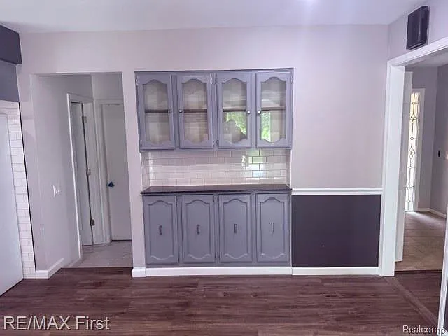 15012 Congress Dr — Photo 10