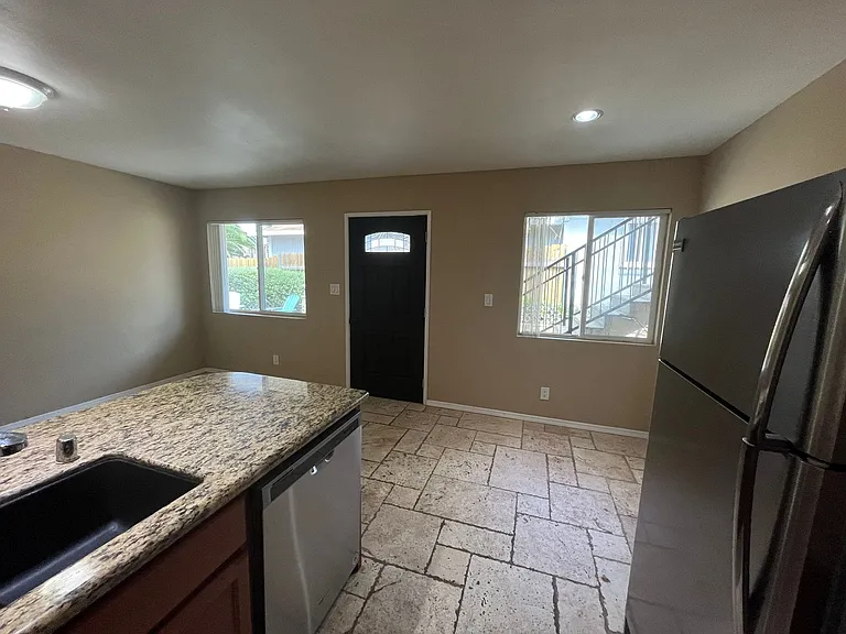 5065 W Point Loma Blvd #C — Photo 23
