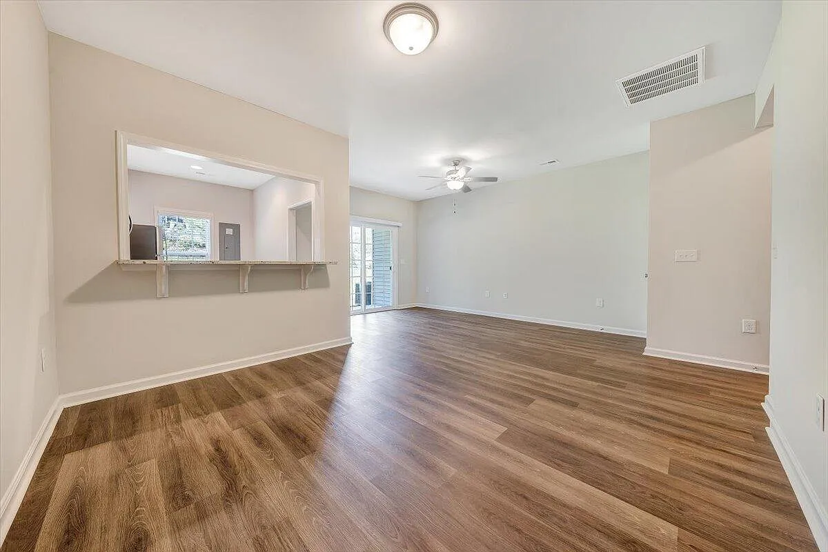 2 bed, 2.5 bath, 1312 sqft, $1,799 — Photo 3