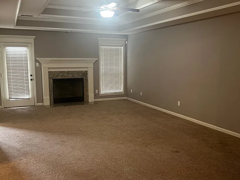 2319 Stoney Creek Dr — Photo 3