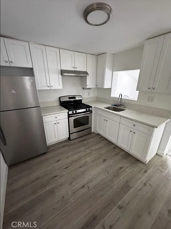 3 bed, 720 sqft, $3,295 — Photo 2