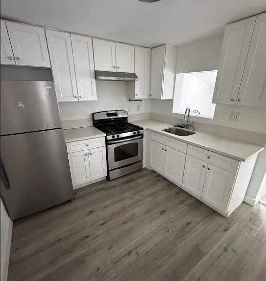 563 W 12th St — Photo 2
