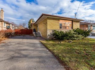 70 Clementine Sq, Toronto, ON M1G 2V7