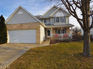 35 Prenzler Dr, Bloomington, IL 61704