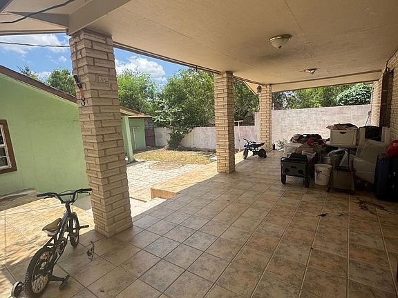 3rd image of 3415 S Buena Vista Ave