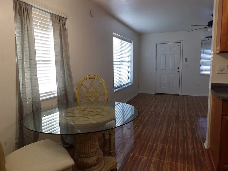 2337 Greenwood St — Photo 12
