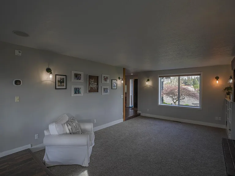1555 SW Gilson Ct — Photo 7