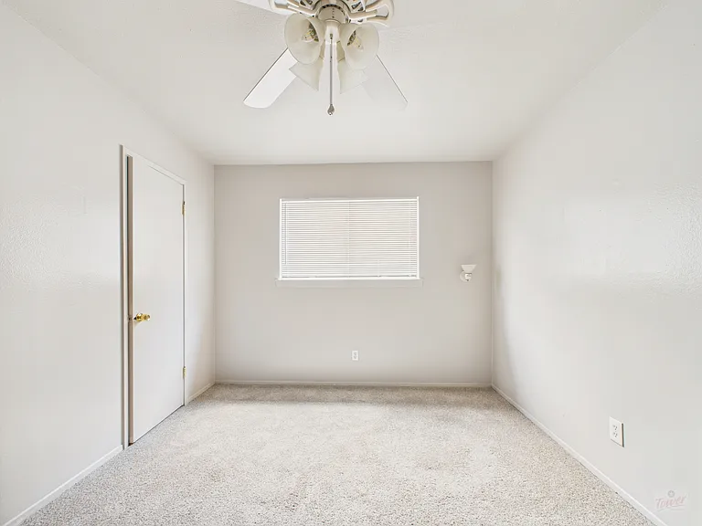 803 W 28th St #202 — Photo 7
