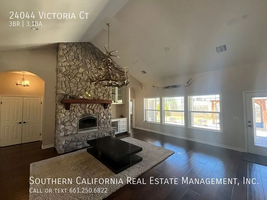 Custom Home in Country Setting — Photo 3