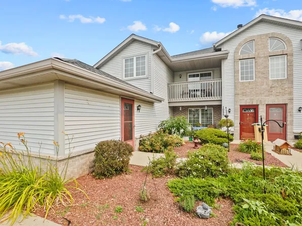 1055 Quinlan DRIVE #H, Pewaukee, WI 53072