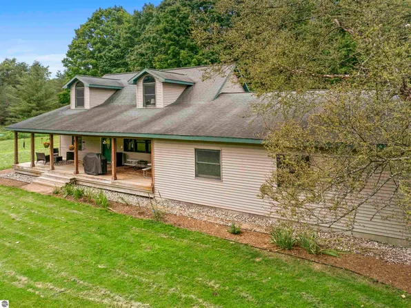 20680 Cinder Rd, Interlochen, MI 49643