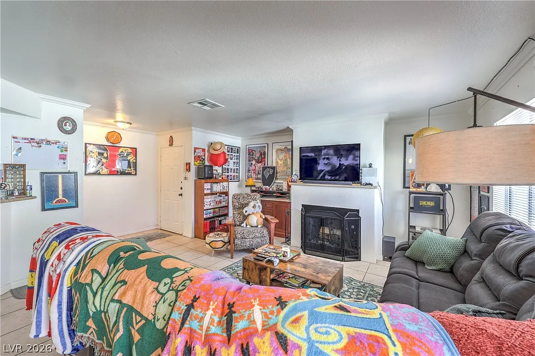3 bed, 2.0 bath, 1191 sqft, $1,800 — Photo 4