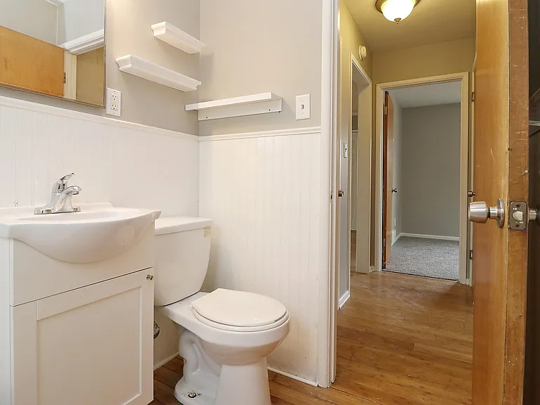 2706 W 76th St — Photo 5