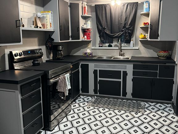 5th image of 275 Water St