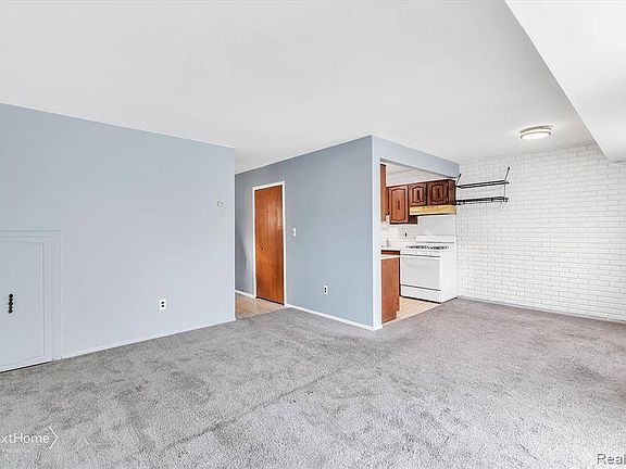 4th image of 15652 Dupage Blvd #80