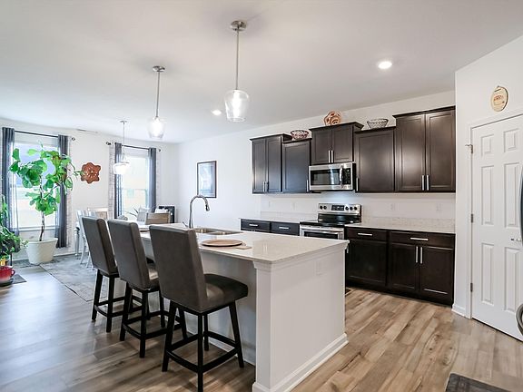 4th image of 2614 Riviera Pl