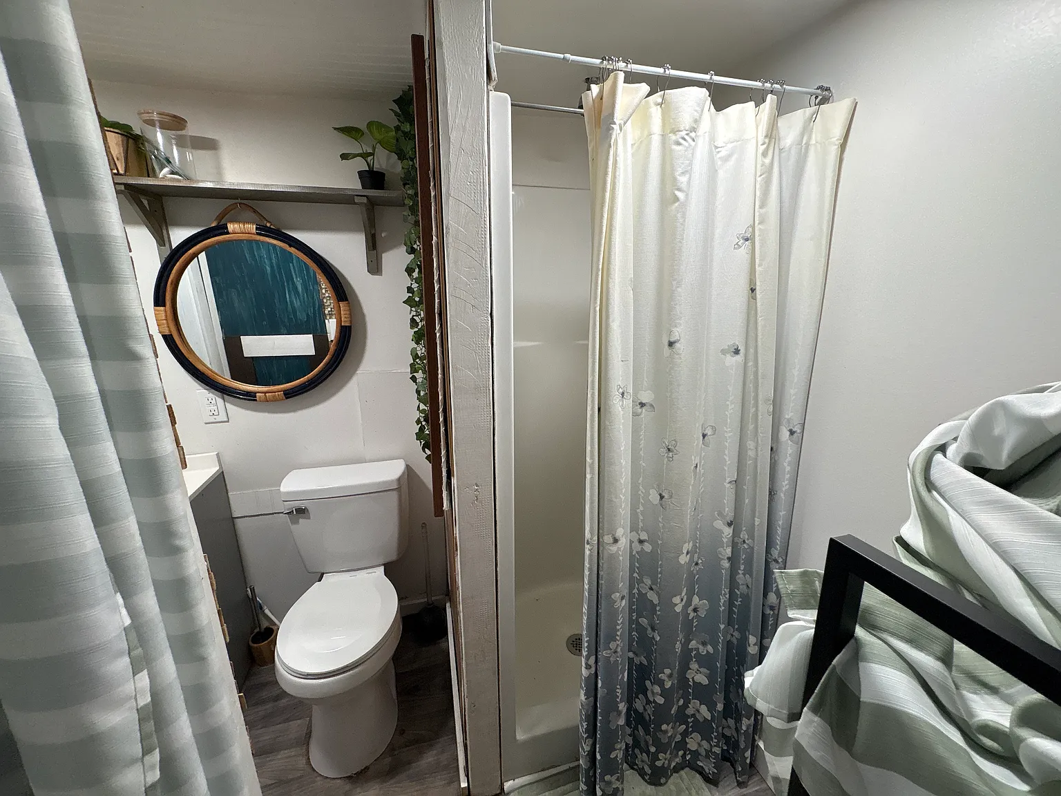 1039 Montrose Dr — Photo 4
