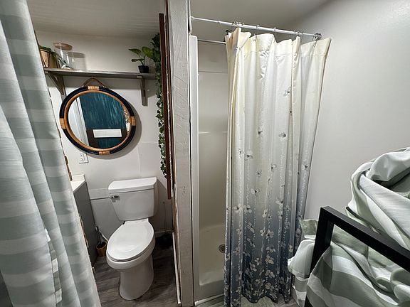 4th image of 1039 Montrose Dr #B