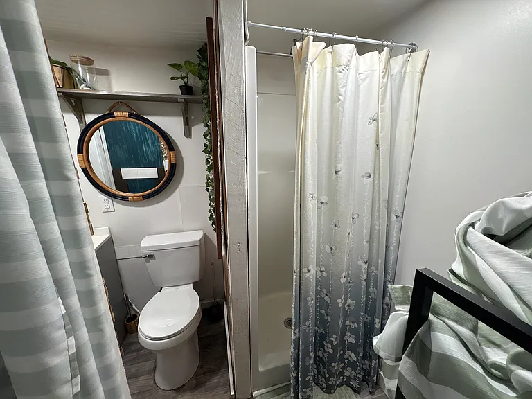 1039 Montrose Dr #B — Photo 4