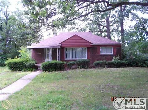 20811 Kipling Ave photo 1