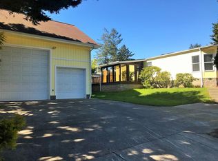 901 Barbra Ln, Brookings, OR 97415