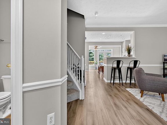 3rd image of 1483 Pangbourne Way
