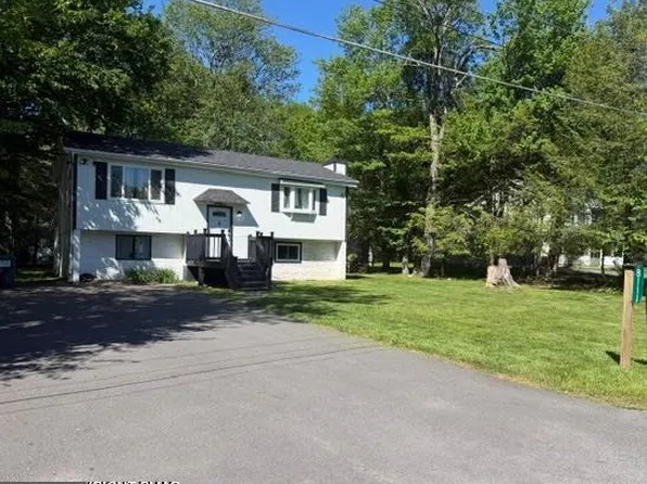 8111 Coco Dr, Pocono Summit, PA 18346