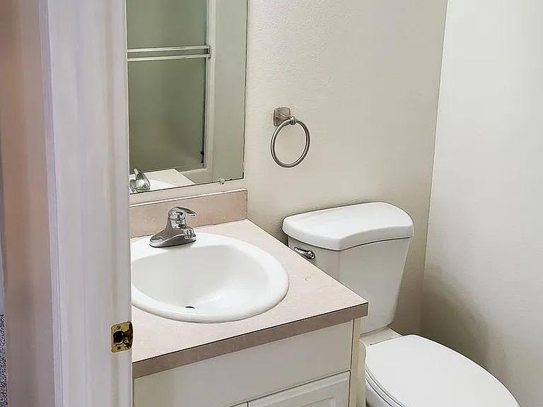 465 E Ellendale Ave — Photo 15