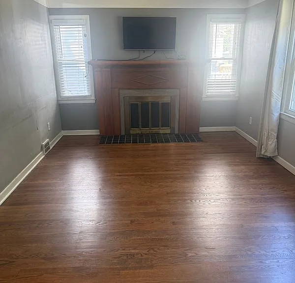 375 W Webster St — Photo 2