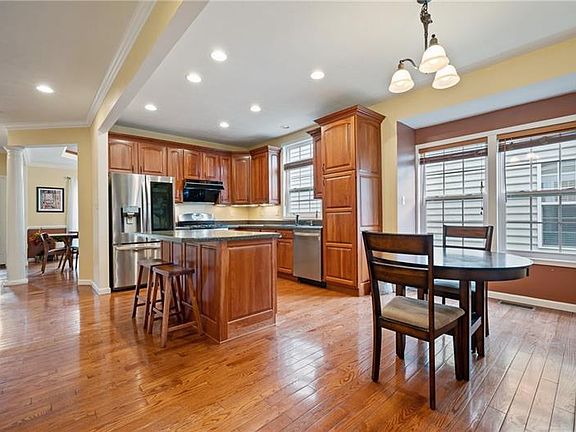 4th image of 406 Chapel Harbor Dr