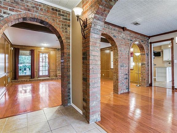 4th image of 2620 Live Oak Ln