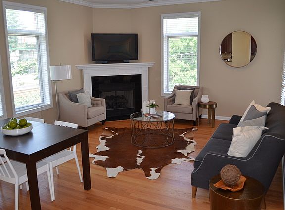 3rd image of 603 N Paulina St APT 2N