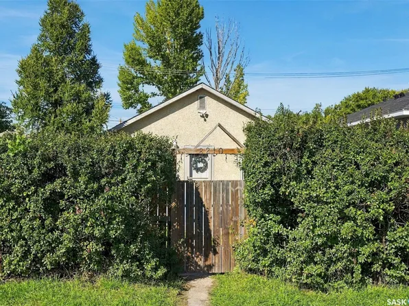2210 20th Street W, Saskatoon, SK S7M 1B1