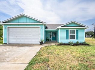1411 E Linden St, Rockport, TX 78382
