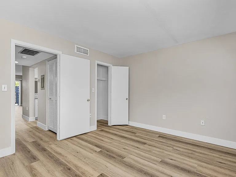 1917 Maravilla Ave #34 — Photo 13