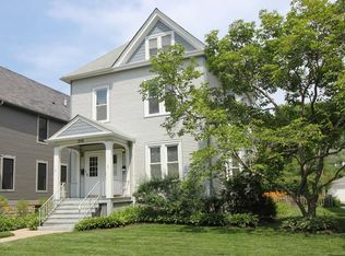 218 S Kenilworth Ave #1, Oak Park, IL 60302