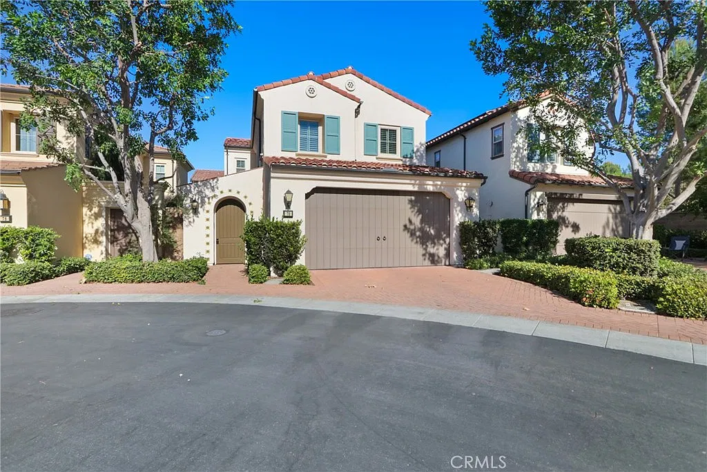 4 bed, 2037 sqft, $5,700 — Photo 1