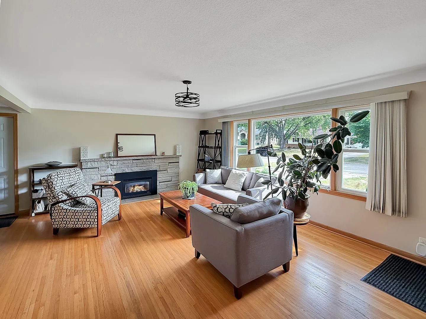 4 bed, 2.0 bath, $3,595 — Photo 4