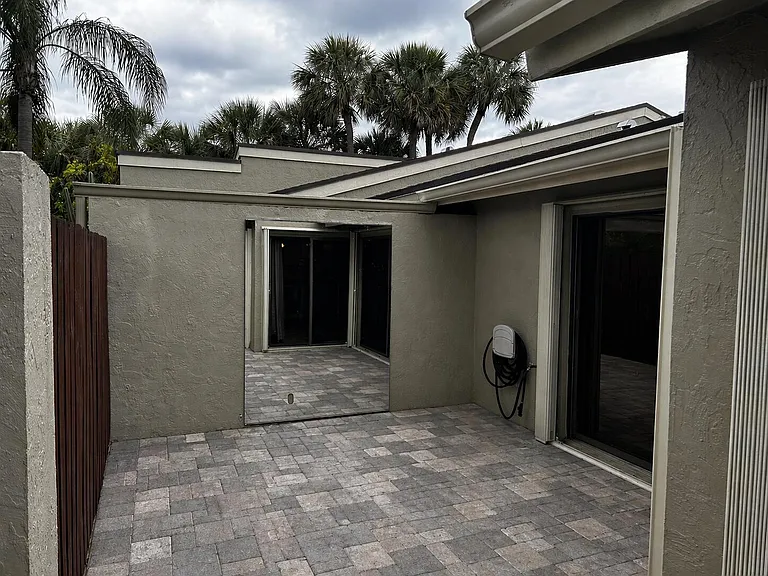 51 Meadows Dr — Photo 33