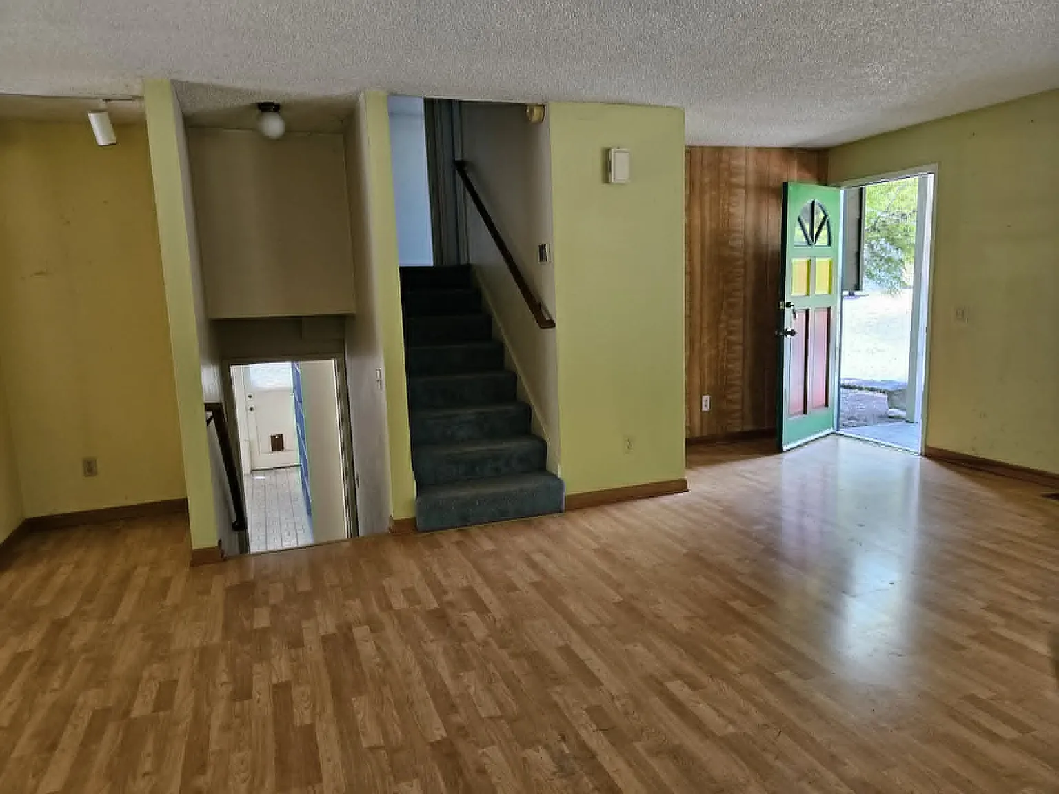 4 bed, 1360 sqft, $2,500 — Photo 4