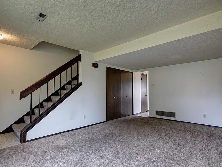 1907 Nancy Ct — Photo 6