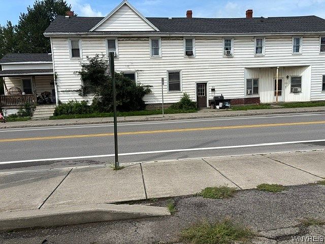 2nd image of 902 S Main St