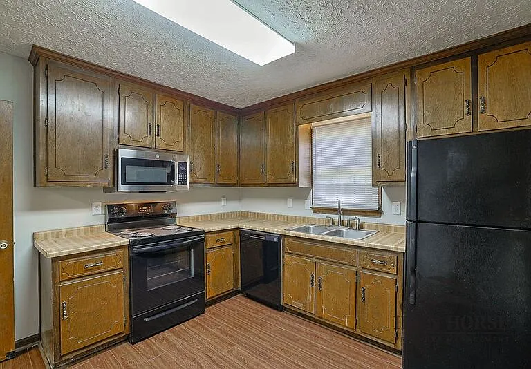 229 N Burson Ave #B — Photo 9